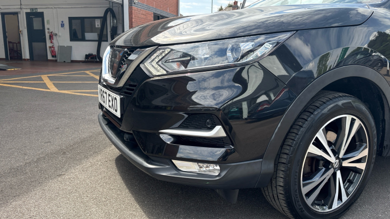 Nissan Qashqai 1.2 DiG-T N-Connecta 5dr Petrol Hatchback